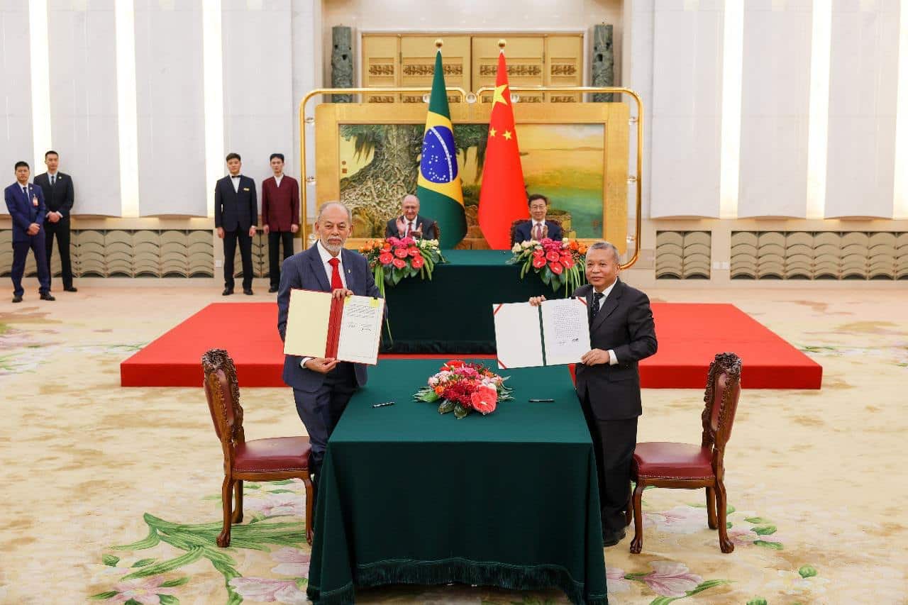 Brasil e China fecham acordo para construção de satélite