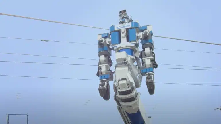 Robô estilo Transformers nas ferrovias do Japão